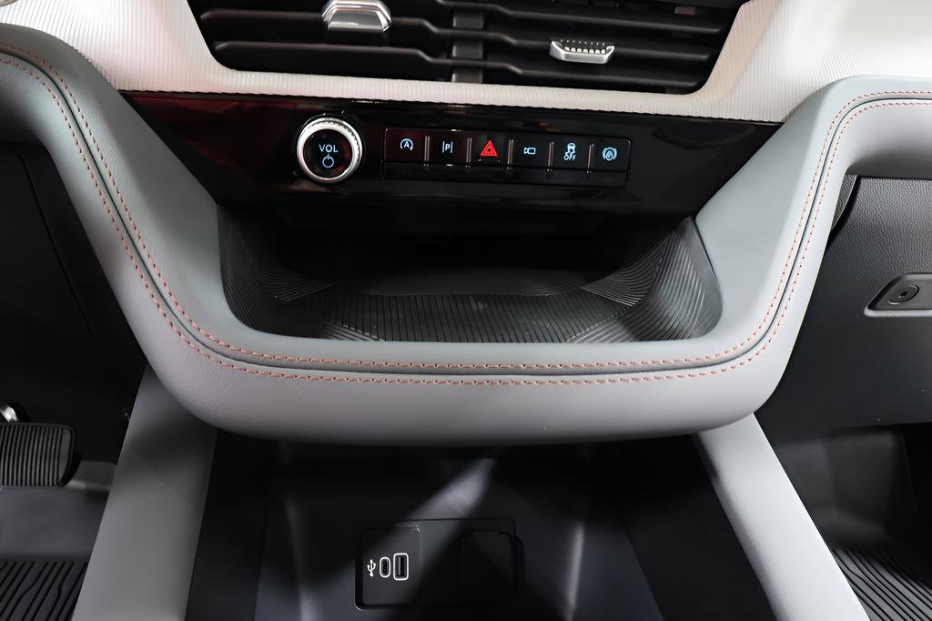 New 2026 Ford Explorer Active w/ Active Comfort Package image 9