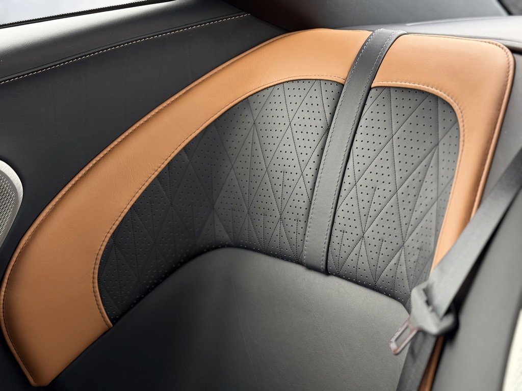 Used 2025 Aston Martin DB12 Coupe image 26