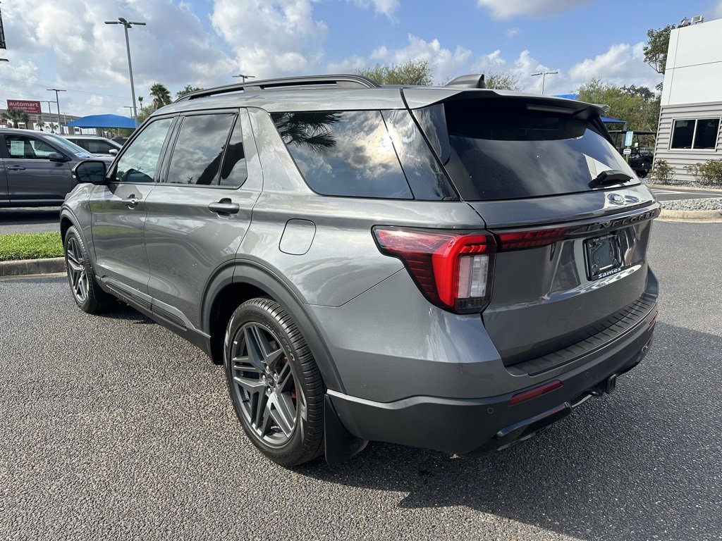 Used 2025 Ford Explorer ST-Line w/ Premium Package image 4