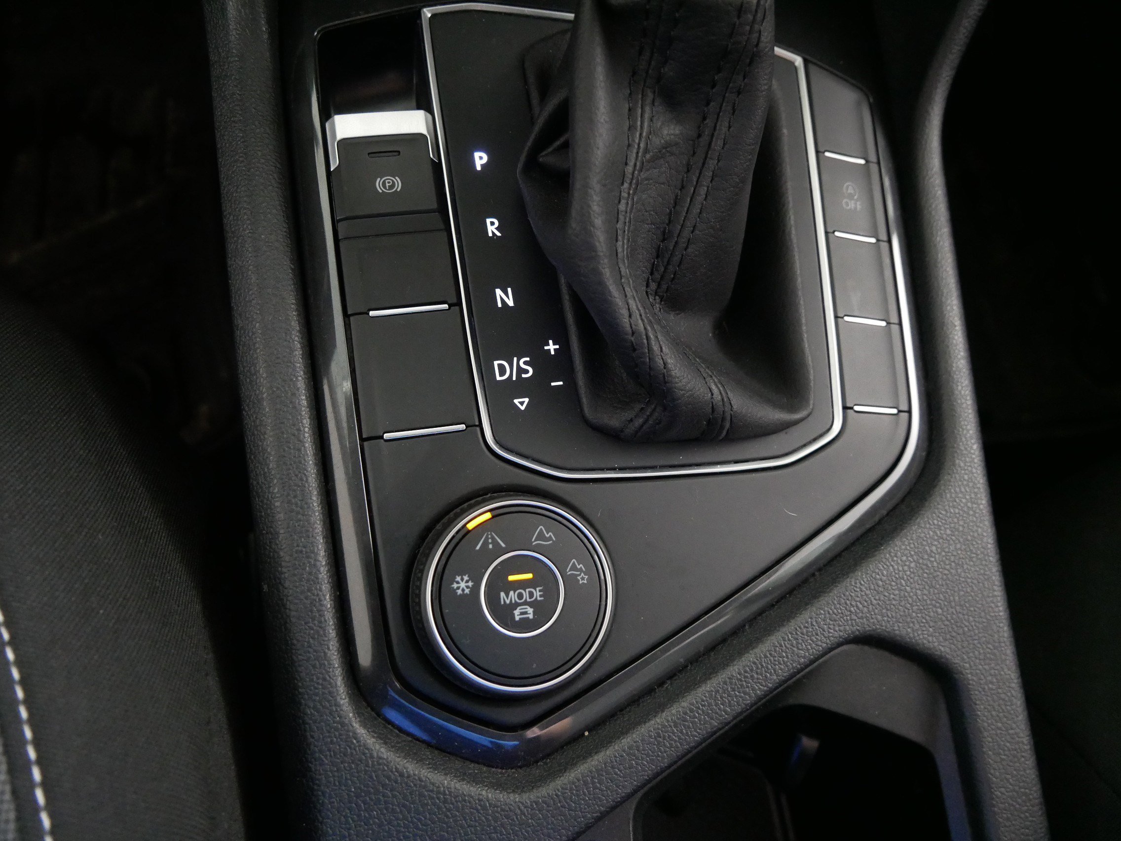 Used 2021 Volkswagen Tiguan S image 29