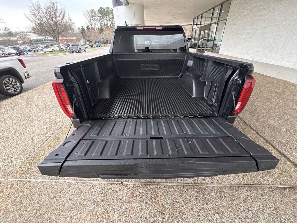 Certified 2025 GMC Sierra 1500 SLT image 26