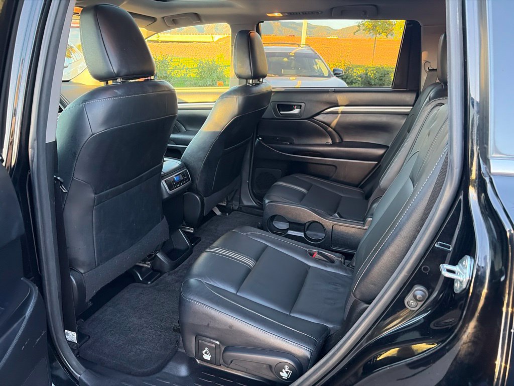 Used 2018 Toyota Highlander SE w/ Carpet Mat Package (TMS) AWD/4WD image 23