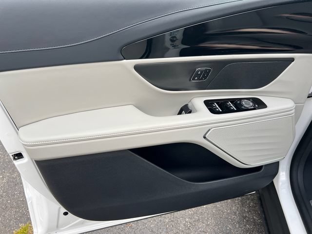 New 2026 Lincoln Nautilus Premier AWD/4WD image 11