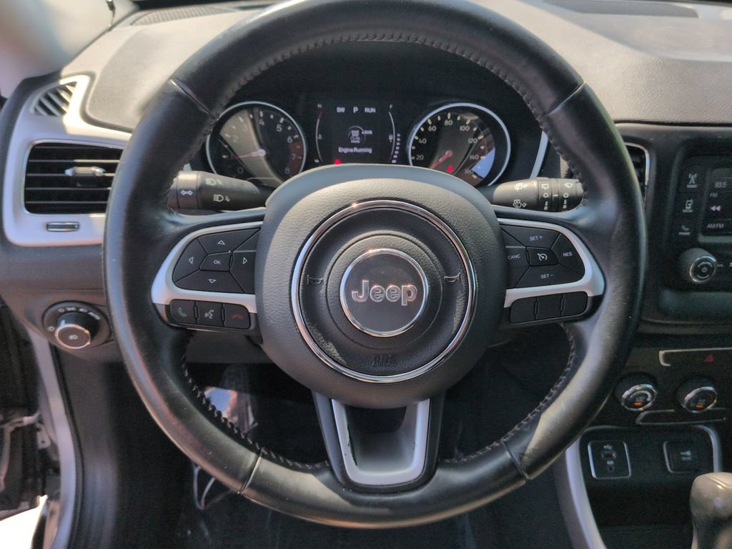 Used 2018 Jeep Compass Latitude FWD image 12