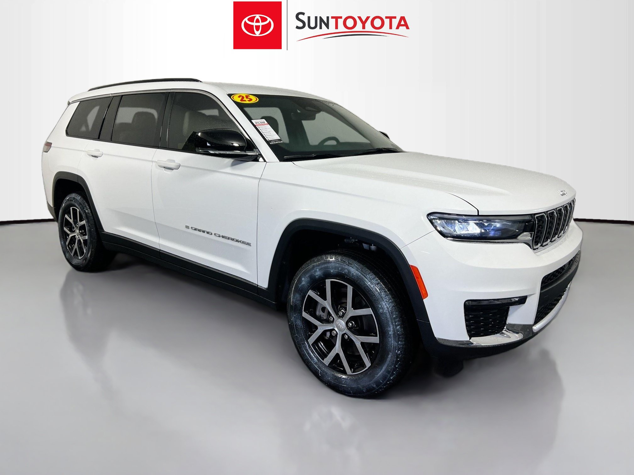 Used 2025 Jeep Grand Cherokee L Limited w/ Trailer Tow Package RWD image 1