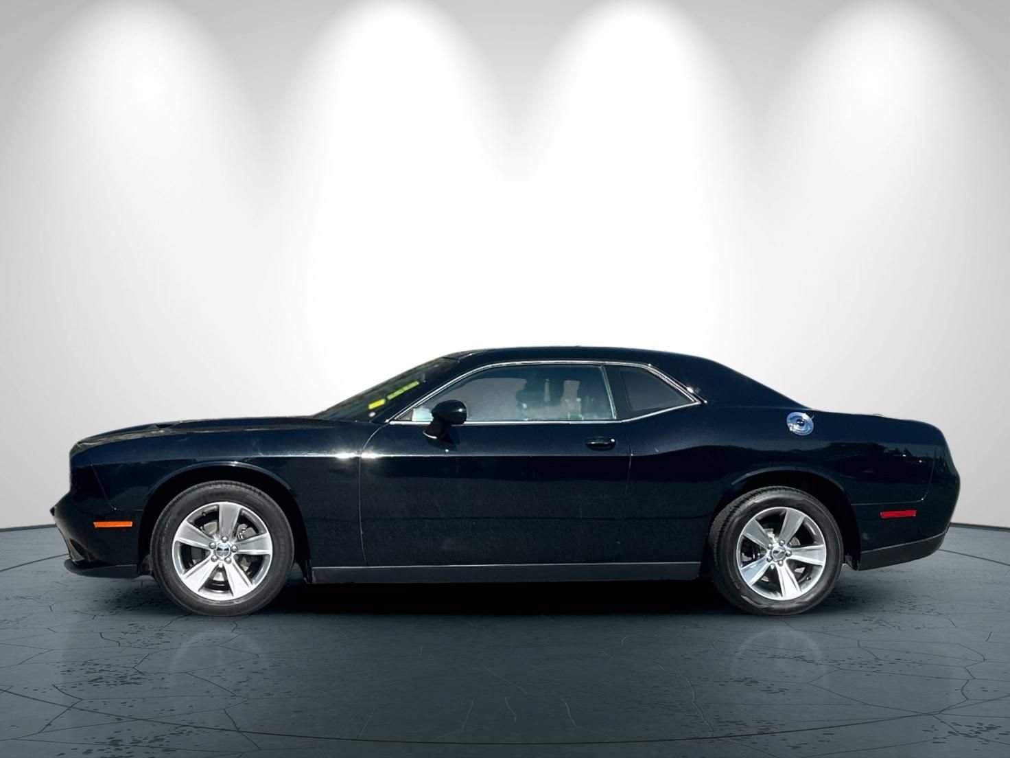 Used 2021 Dodge Challenger SXT RWD image 7
