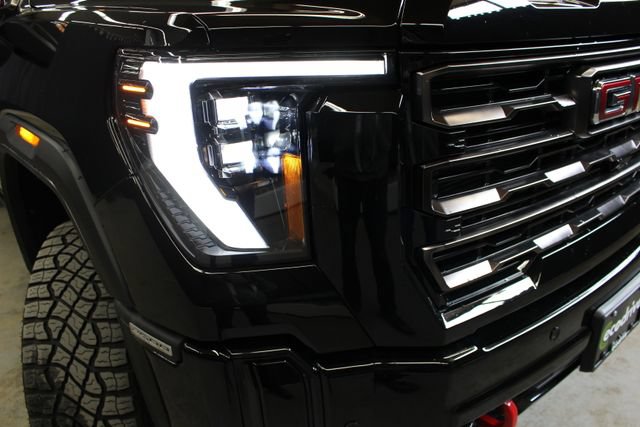 Used 2025 GMC Sierra 2500 AT4X AWD/4WD image 4