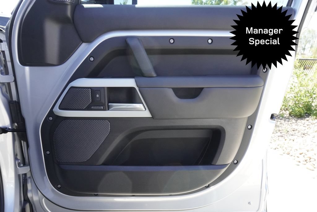Used 2024 Land Rover Defender 110 SE AWD/4WD image 21