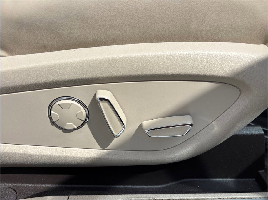 Used 2018 Lincoln MKC Reserve w/ Lincoln MKC Climate Package FWD image 46
