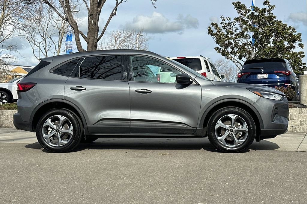 Used 2025 Ford Escape ST-Line image 3