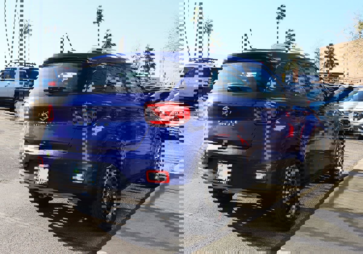 Used 2024 Hyundai Venue SEL image 13
