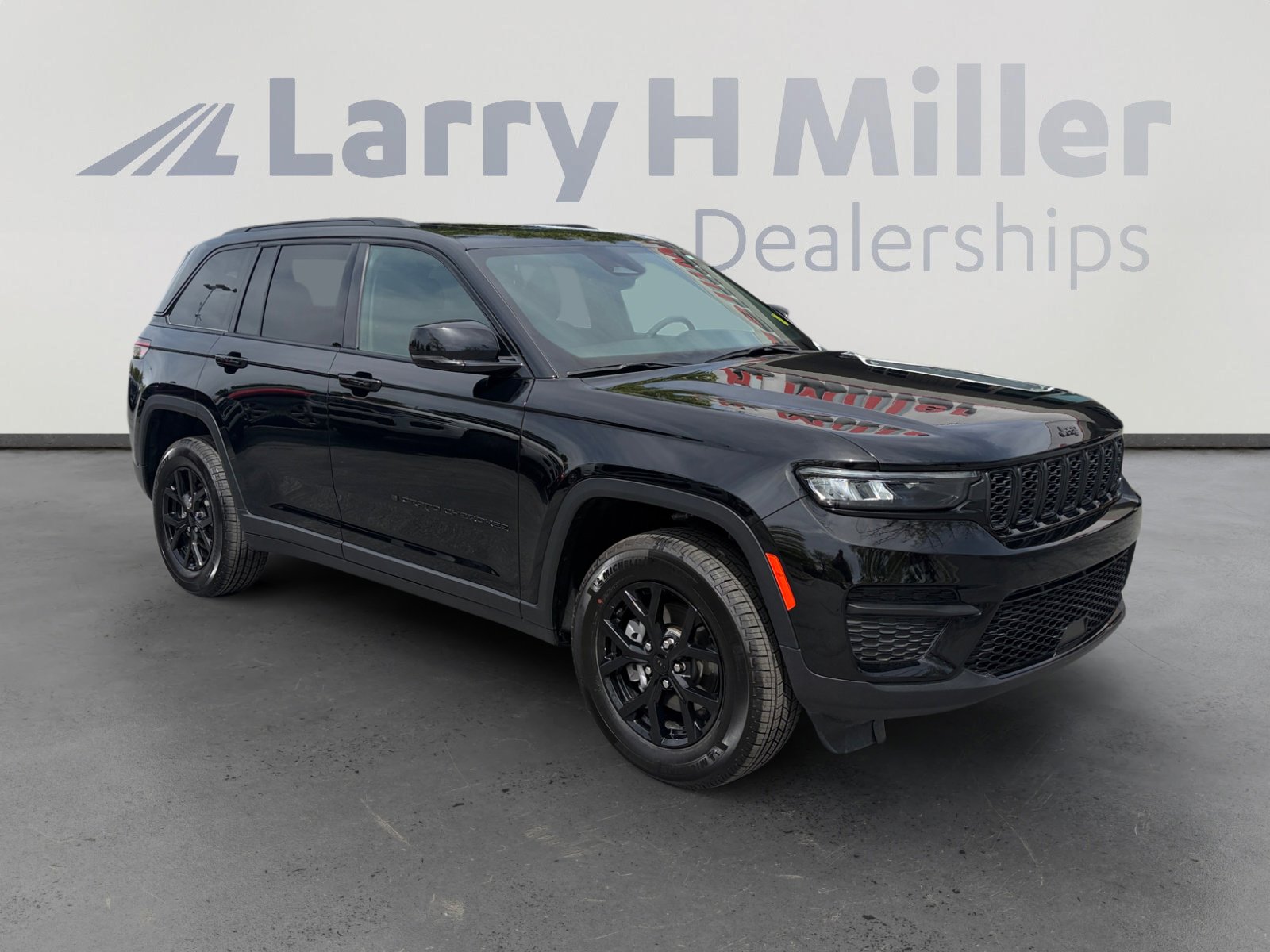 Used 2025 Jeep Grand Cherokee Altitude image 7