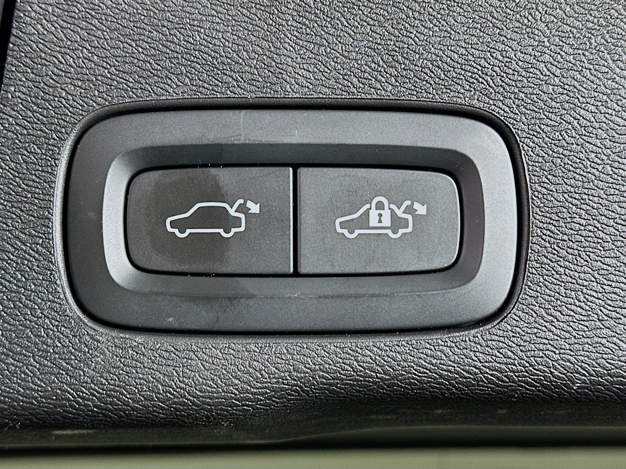 Used 2024 Volvo XC60 B5 Plus image 29