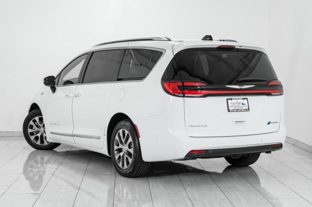 Used 2023 Chrysler Pacifica Pinnacle image 8