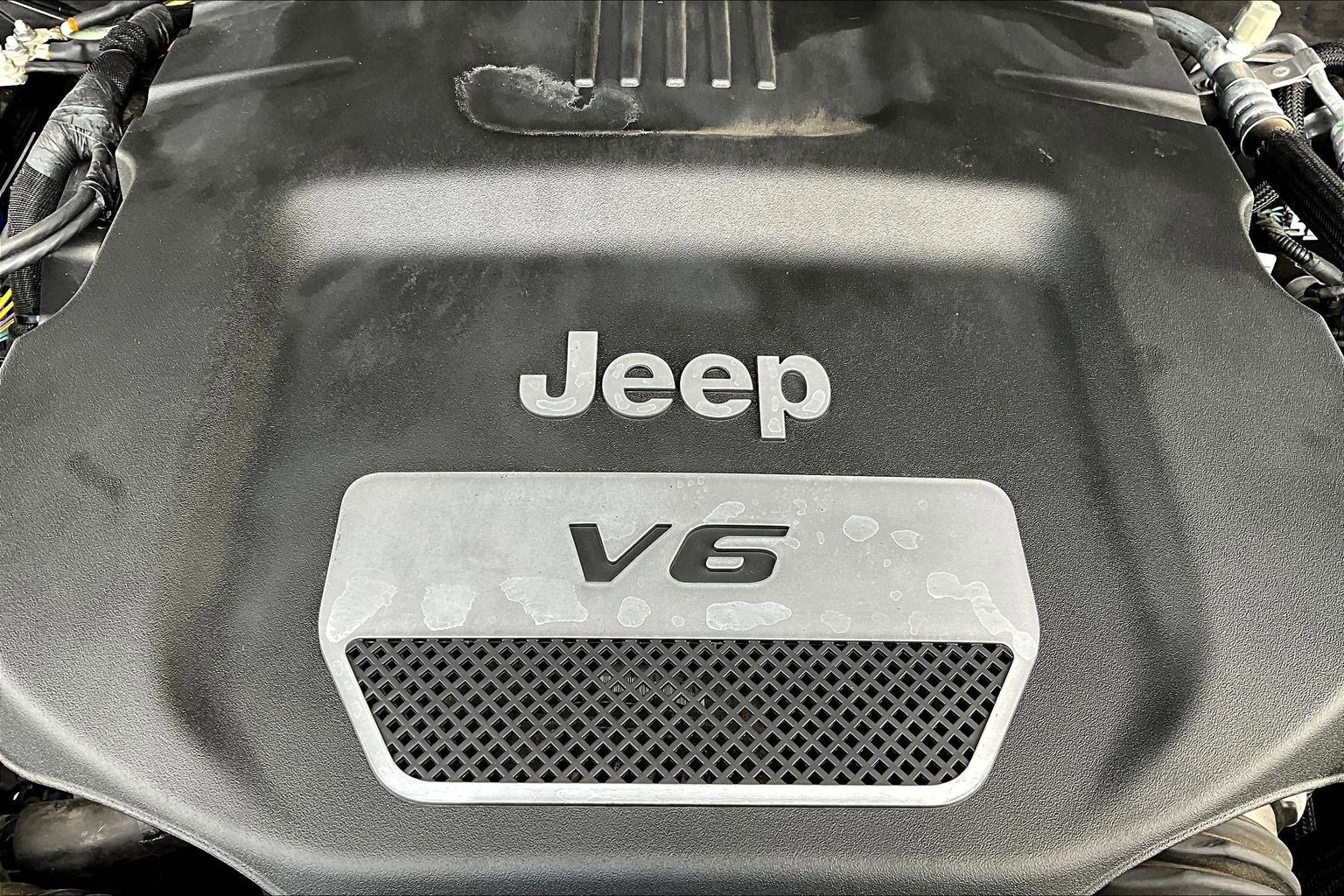 Used 2017 Jeep Wrangler Unlimited Sahara w/ Connectivity Group AWD/4WD image 31
