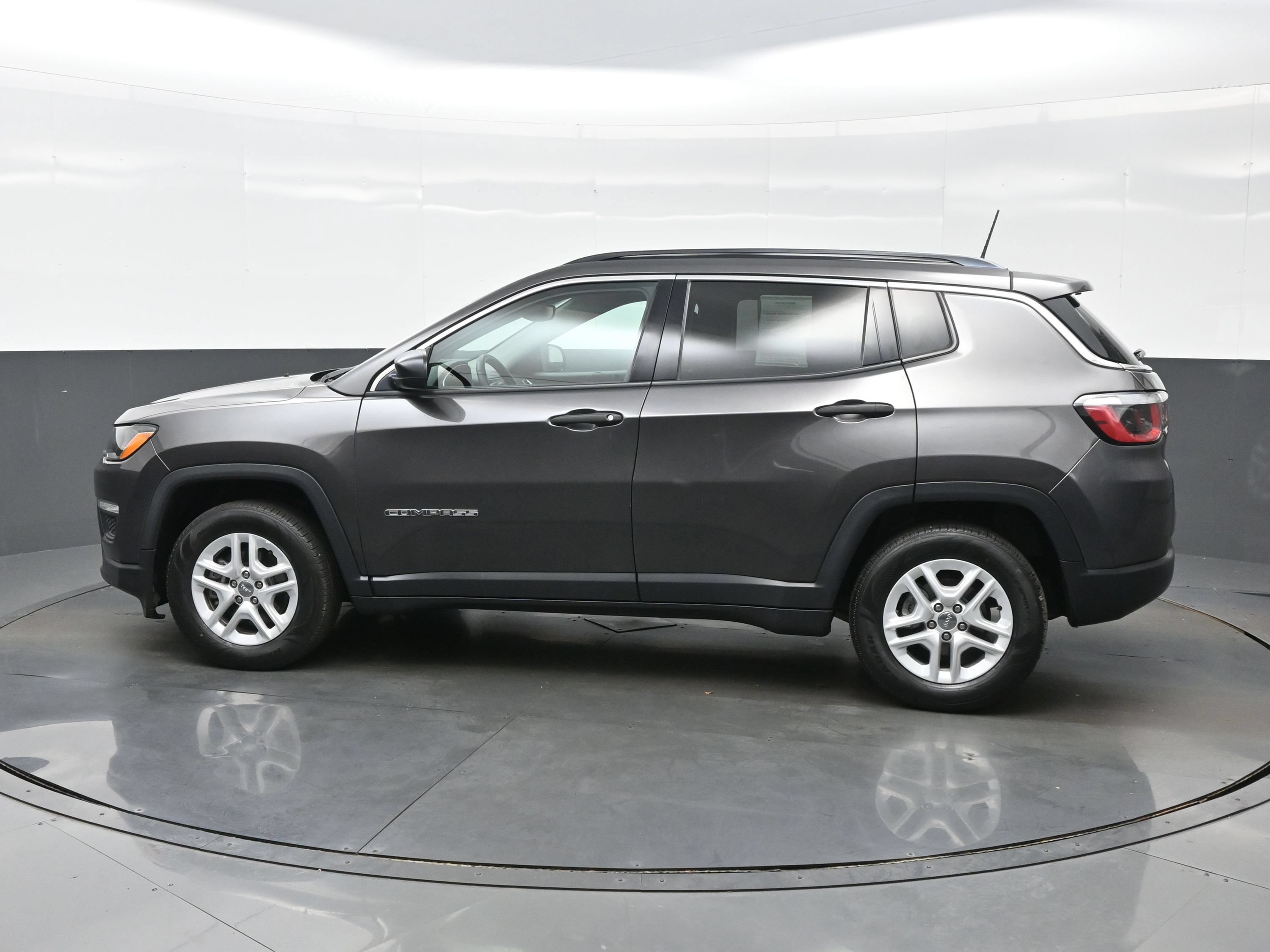 Used 2019 Jeep Compass Sport FWD image 3