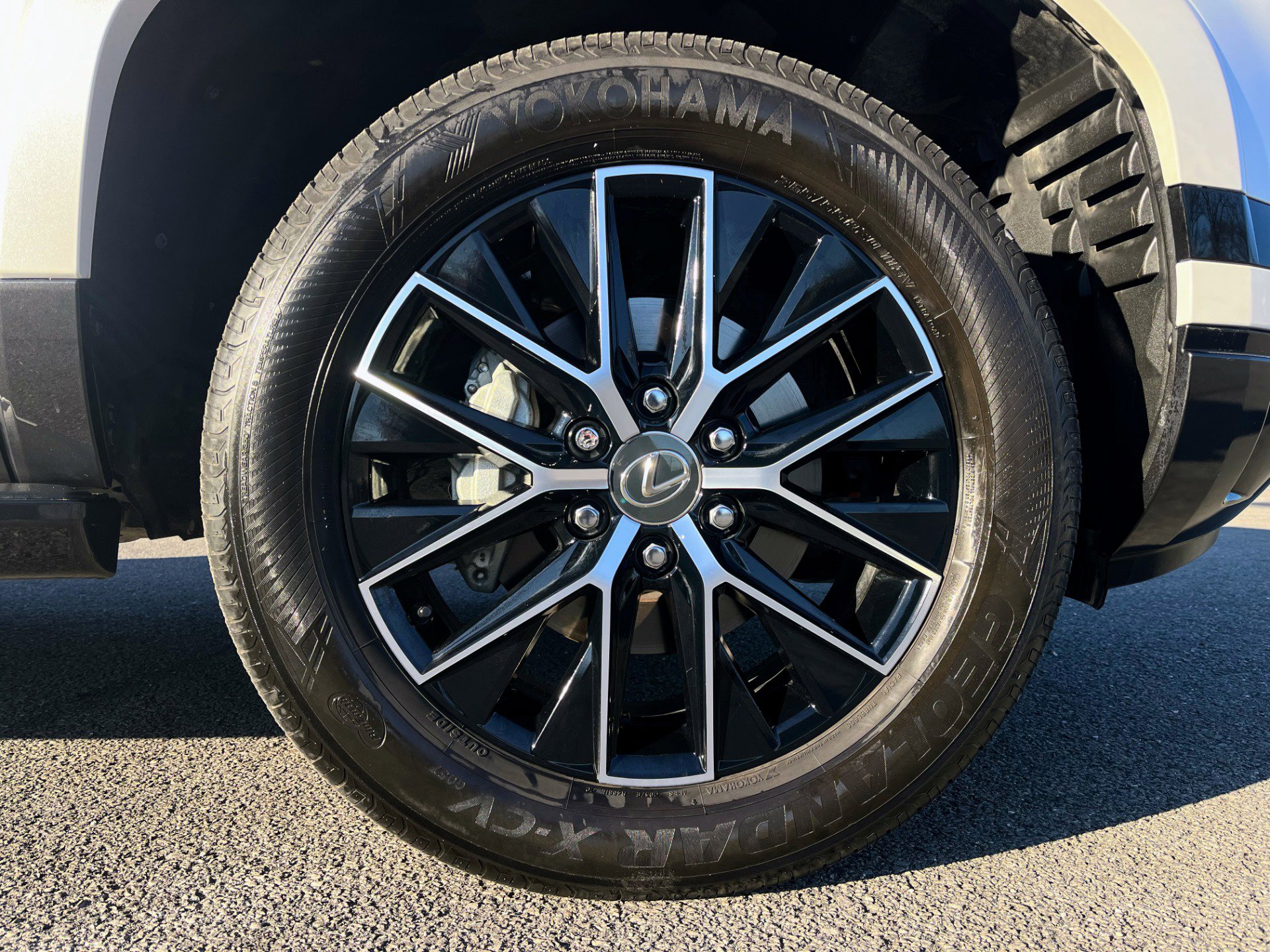 Used 2024 Lexus GX 550 w/ Accessory Package (Z1) image 11