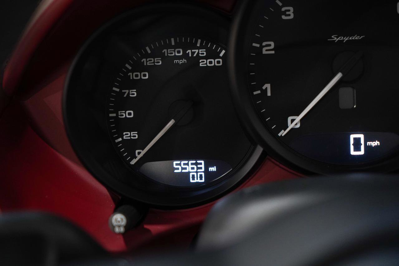 Used 2020 Porsche 718 Boxster Spyder RWD image 38