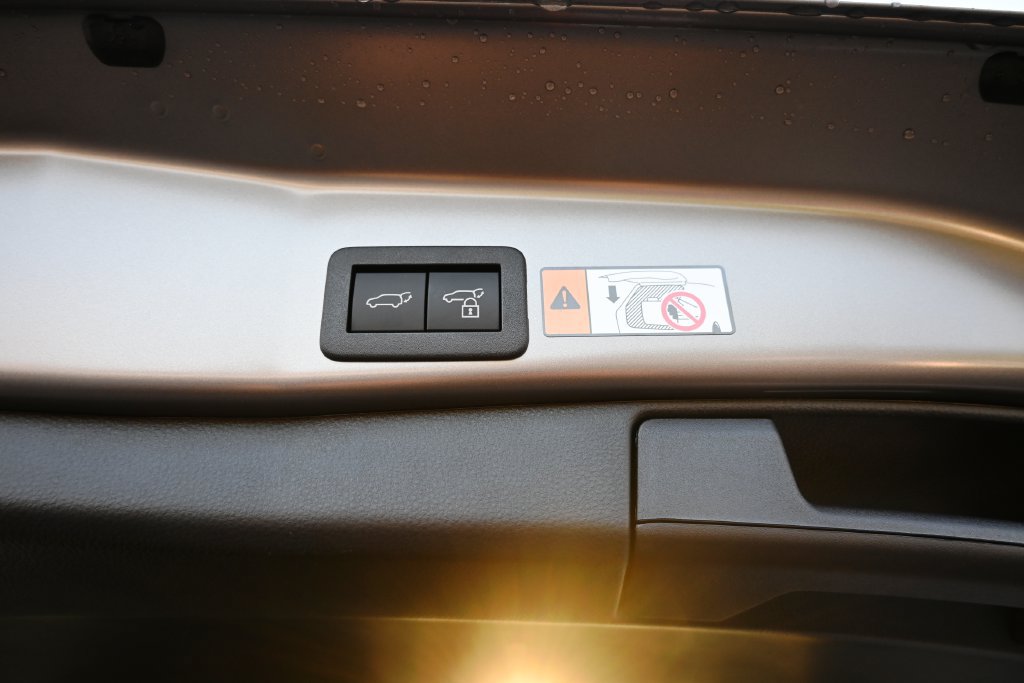 New 2026 Toyota RAV4 XSE w/ Panoramic Sun Roof Package AWD/4WD image 8