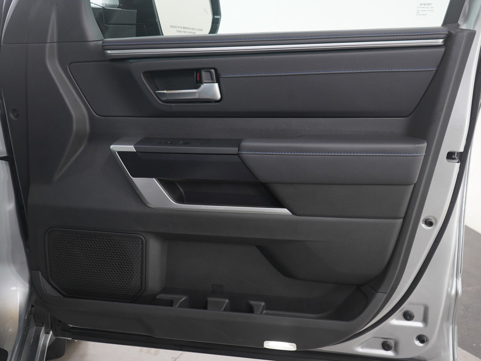 Used 2025 Toyota Sequoia Platinum image 13