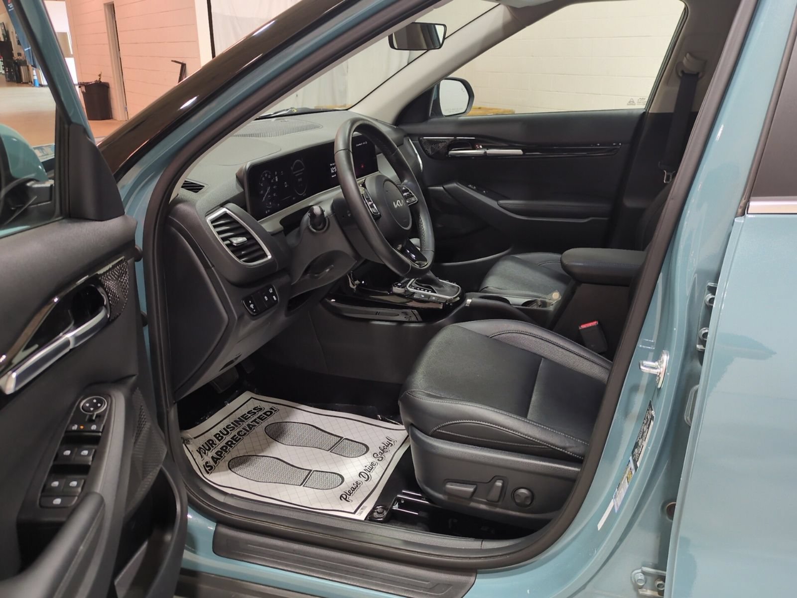Certified 2025 Kia Seltos EX w/ EX Sunroof Package AWD/4WD image 16