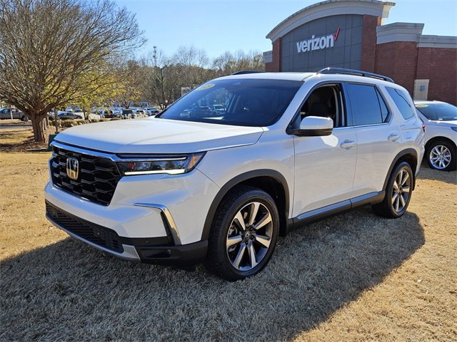 Used 2023 Honda Pilot Touring image 3