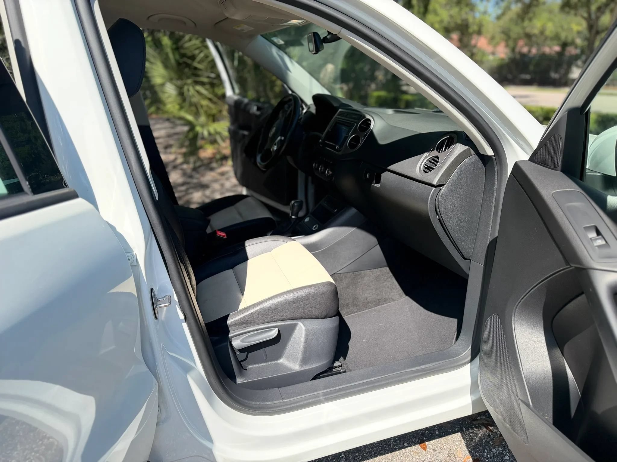 Used 2017 Volkswagen Tiguan S AWD/4WD image 6