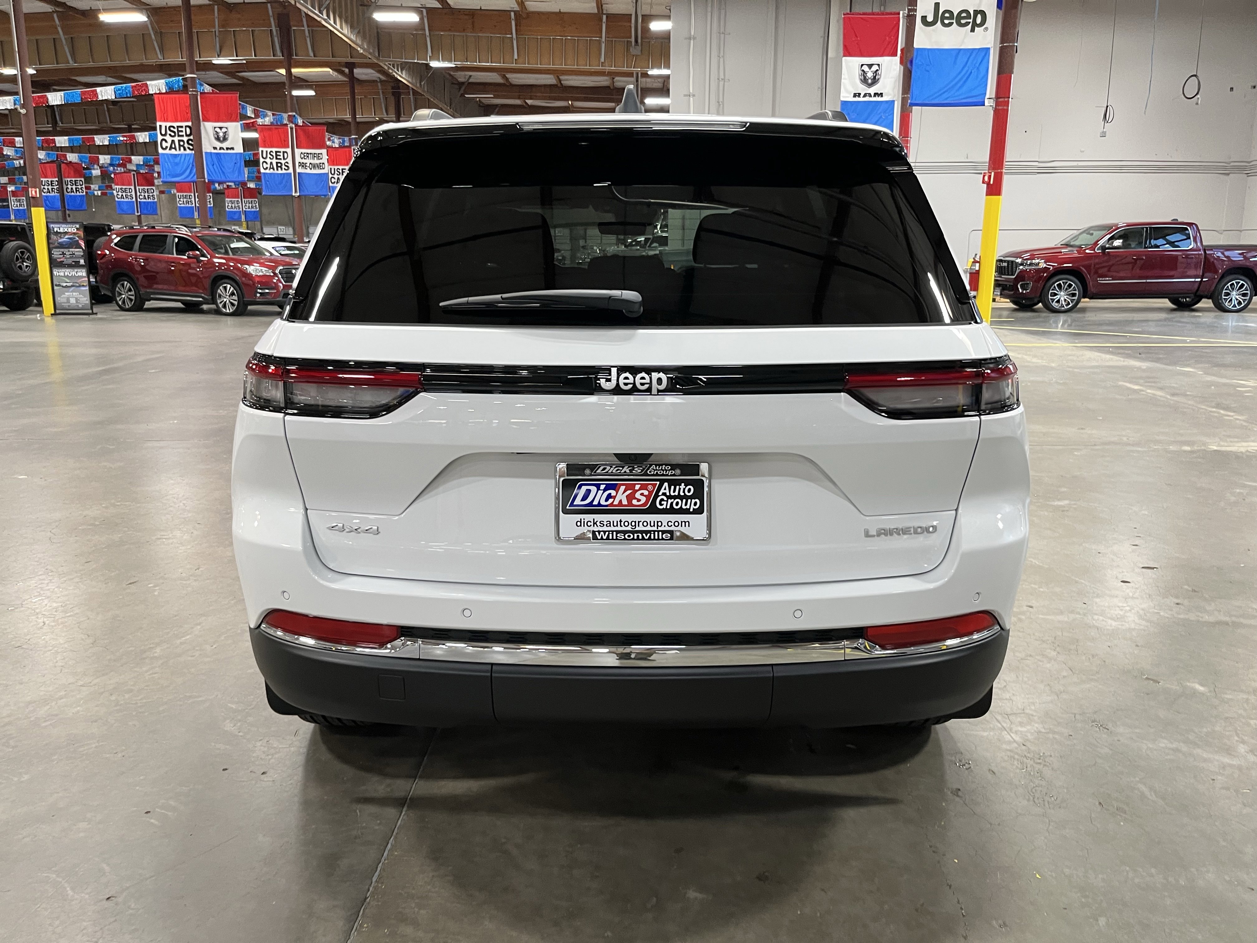 Certified 2025 Jeep Grand Cherokee Laredo w/ Luxury Tech Group I image 4