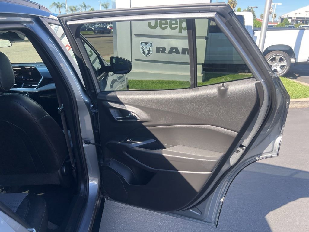 Used 2025 Chevrolet Trax LT FWD image 35