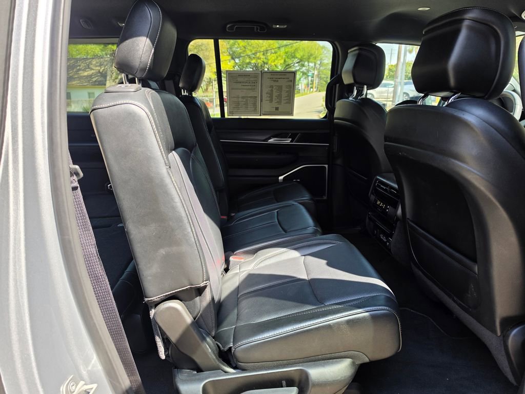 Used 2024 Jeep Wagoneer L Series II image 46