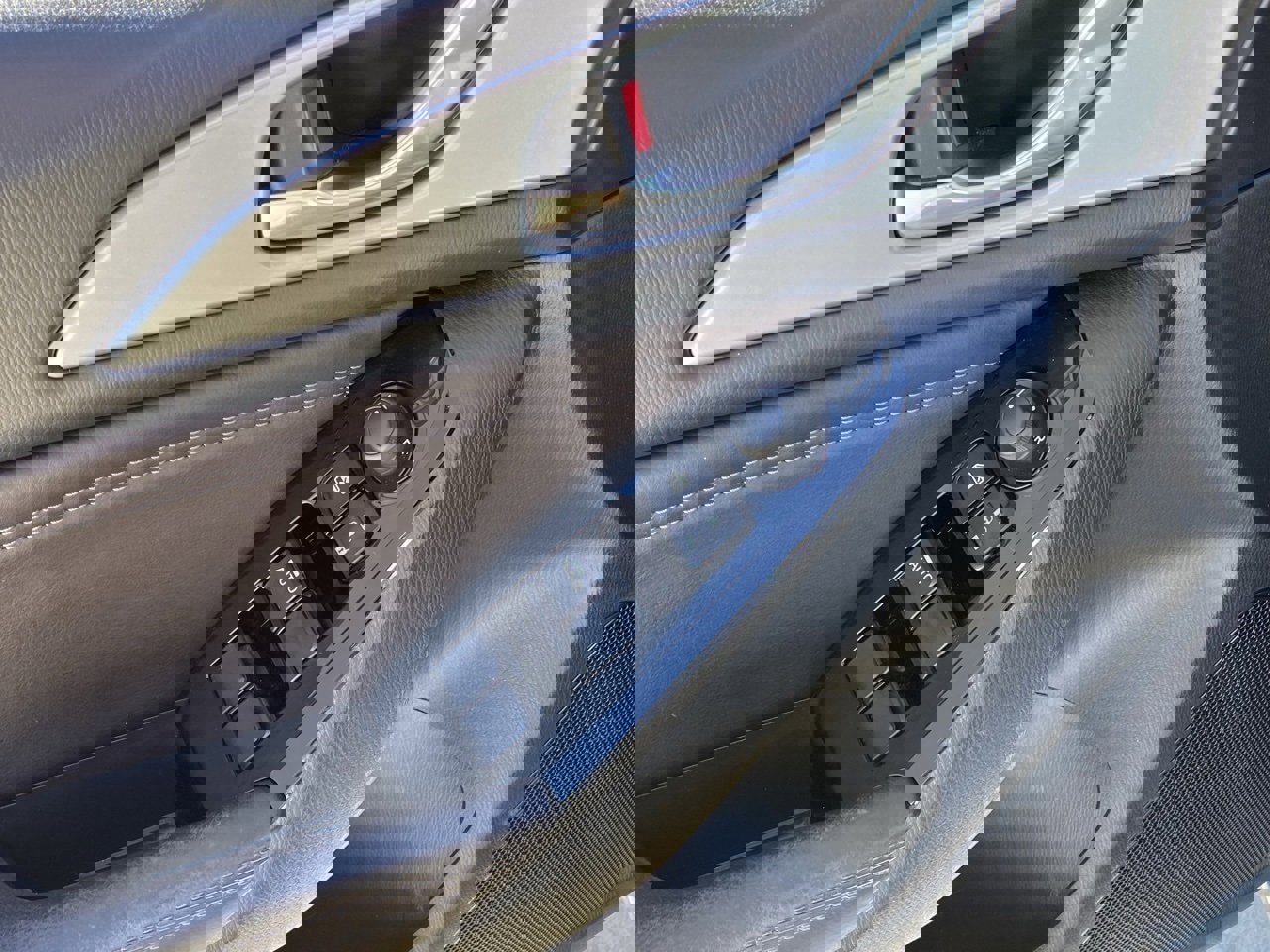 Used 2018 MAZDA MAZDA3 Touring image 9