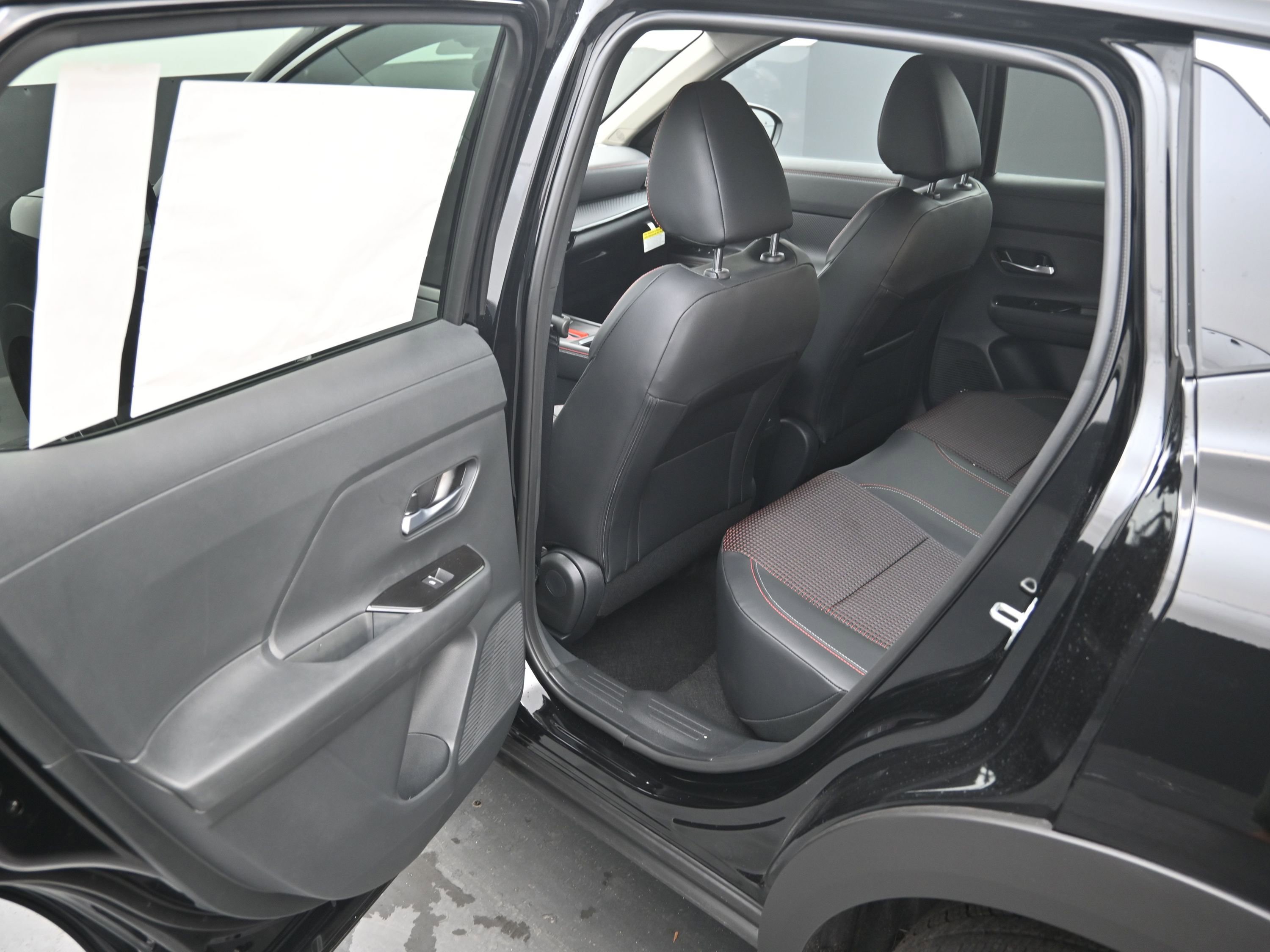 New 2026 Nissan Kicks SR image 11