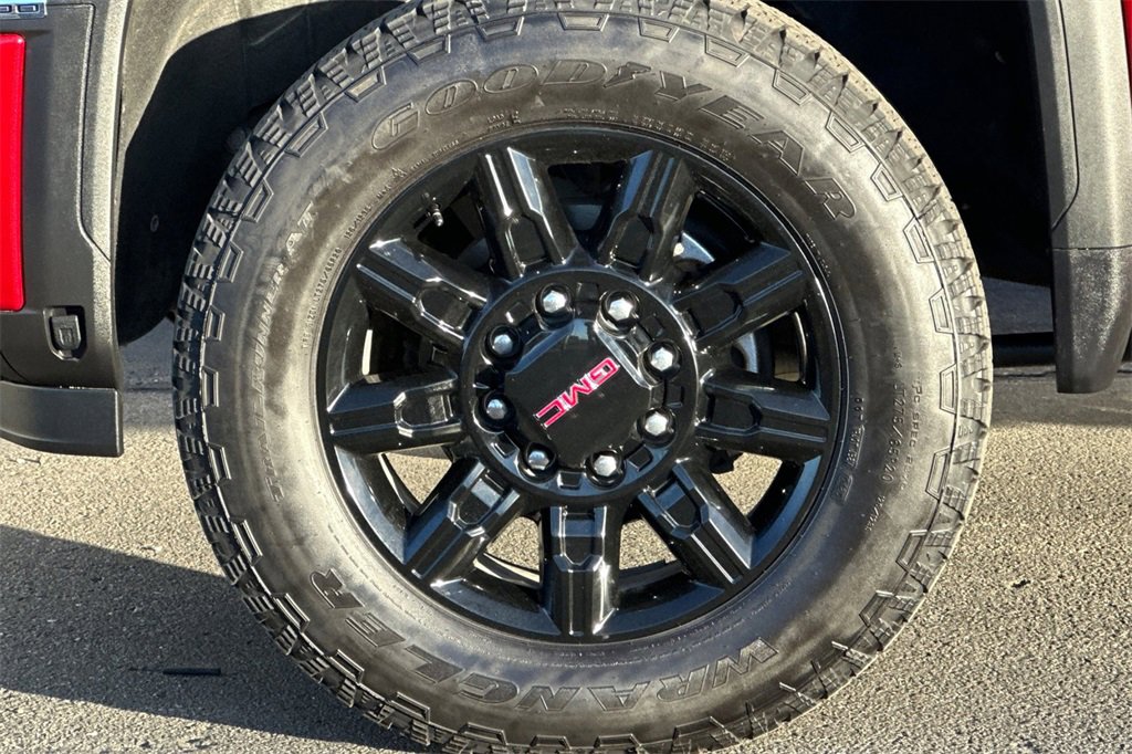 Used 2025 GMC Sierra 2500 AT4 w/ AT4 Premium Plus Package image 26