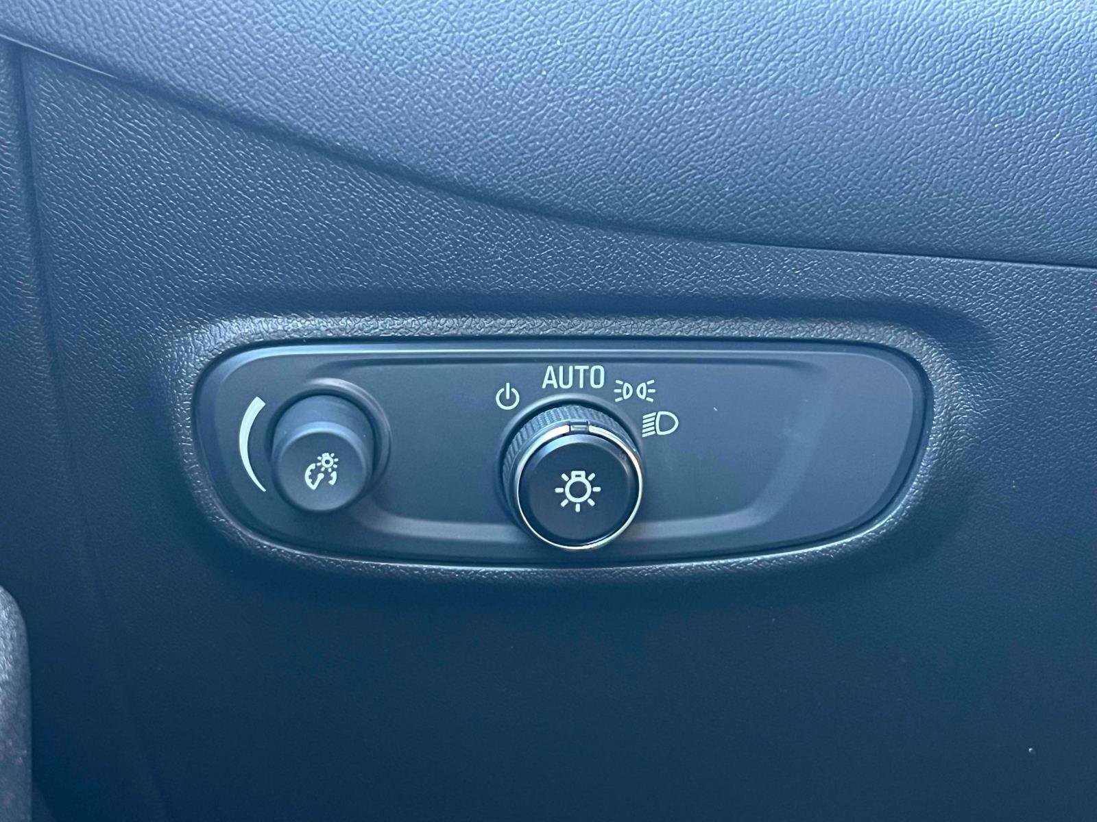 Used 2024 Chevrolet Equinox LS w/ LS Convenience Package image 21