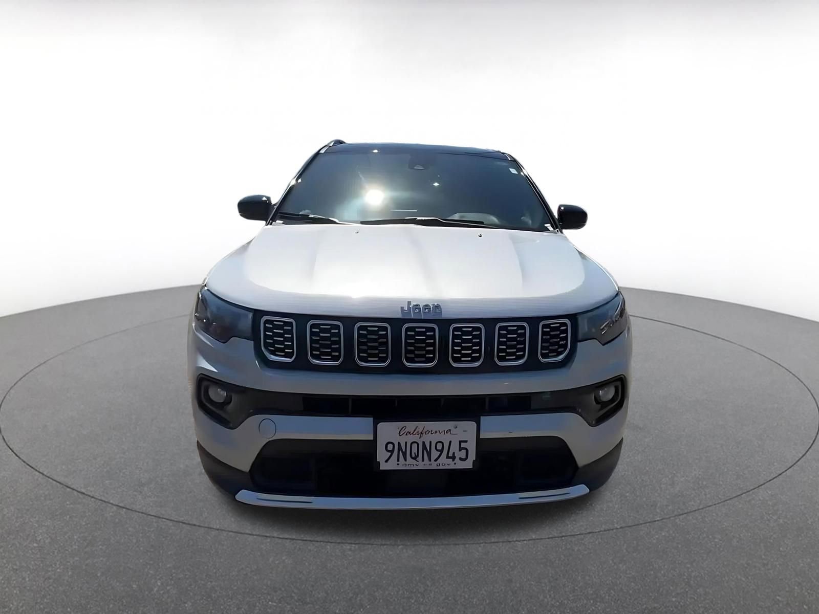 Used 2025 Jeep Compass Limited AWD/4WD image 4