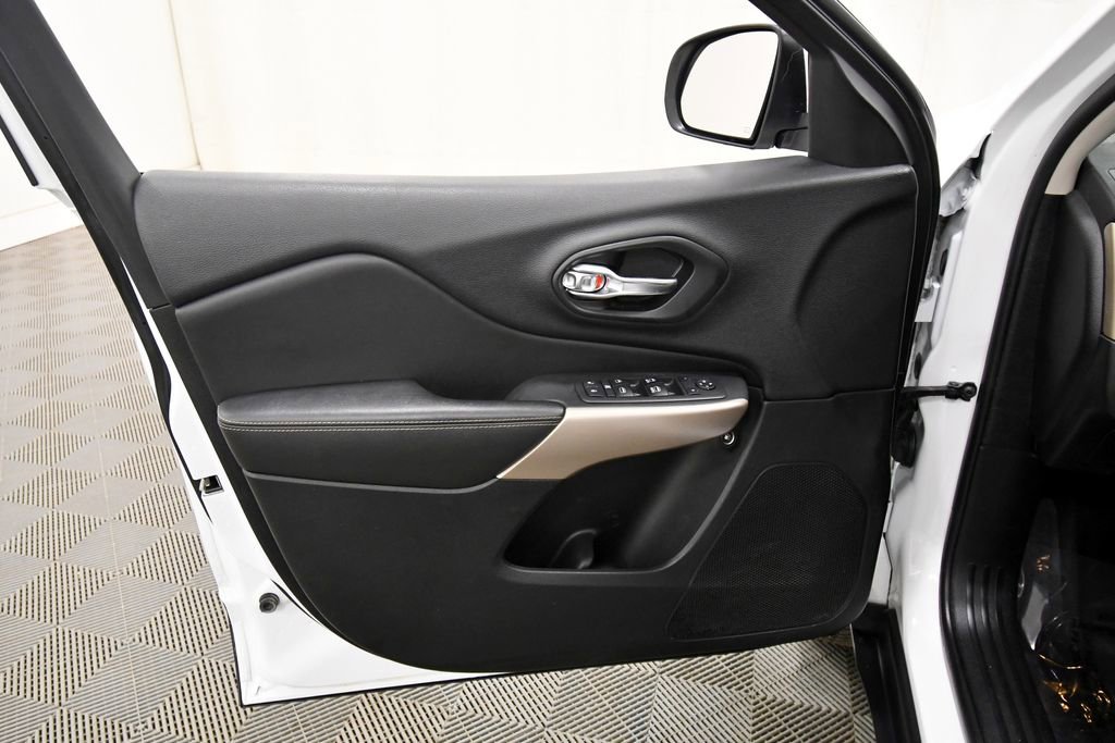 Used 2017 Jeep Cherokee Limited image 13