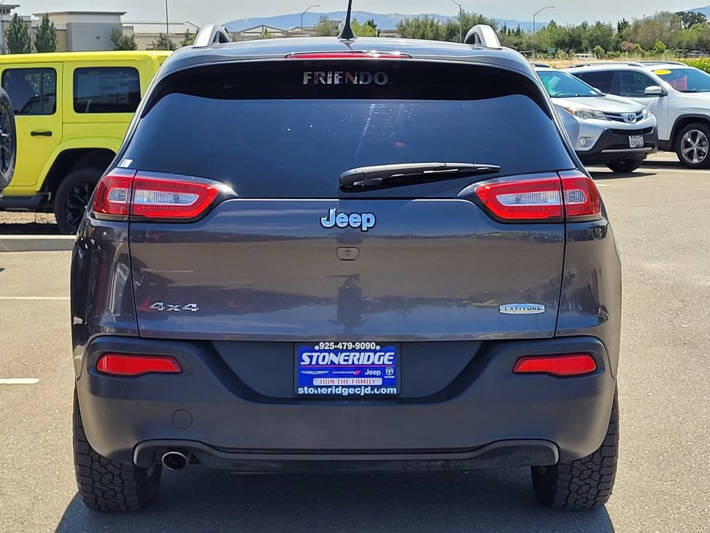 Used 2018 Jeep Cherokee Latitude Plus w/ Cold Weather Group AWD/4WD image 6