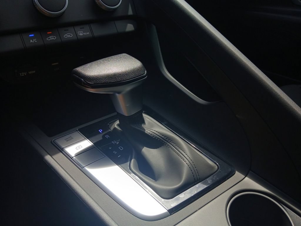 New 2026 Hyundai Elantra SE FWD image 19