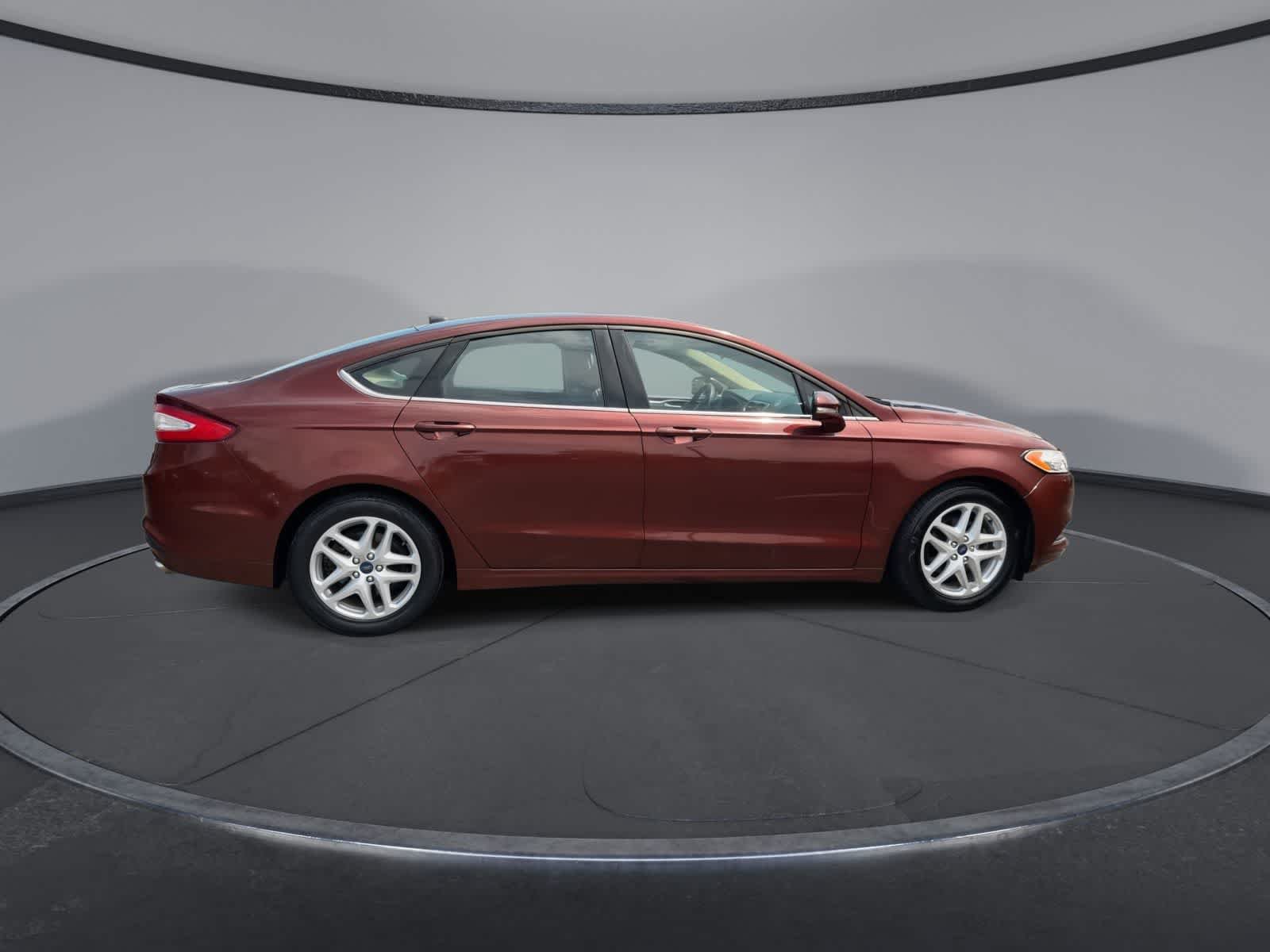 Used 2016 Ford Fusion SE FWD image 9