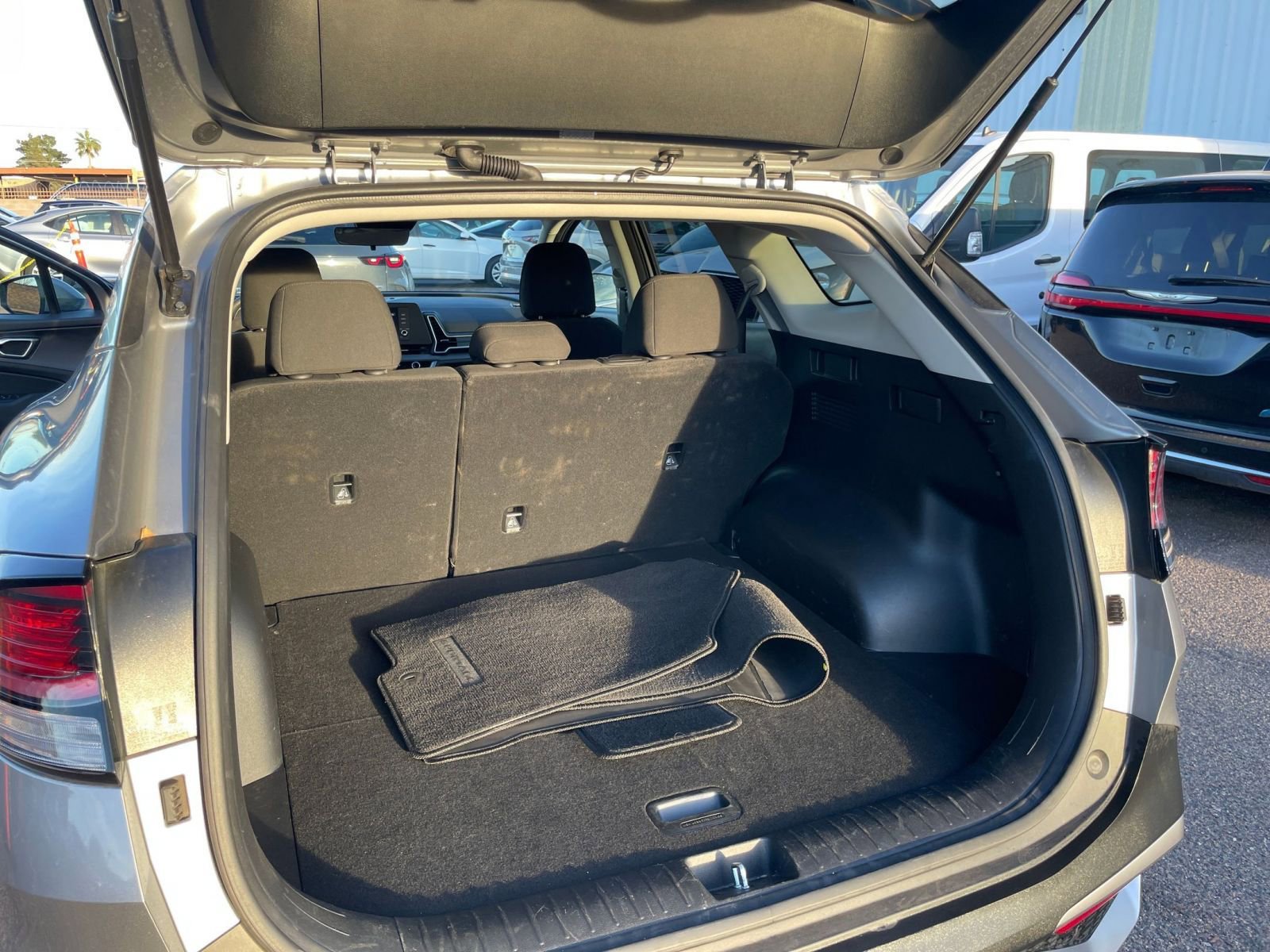 Used 2025 Kia Sportage LX FWD image 30