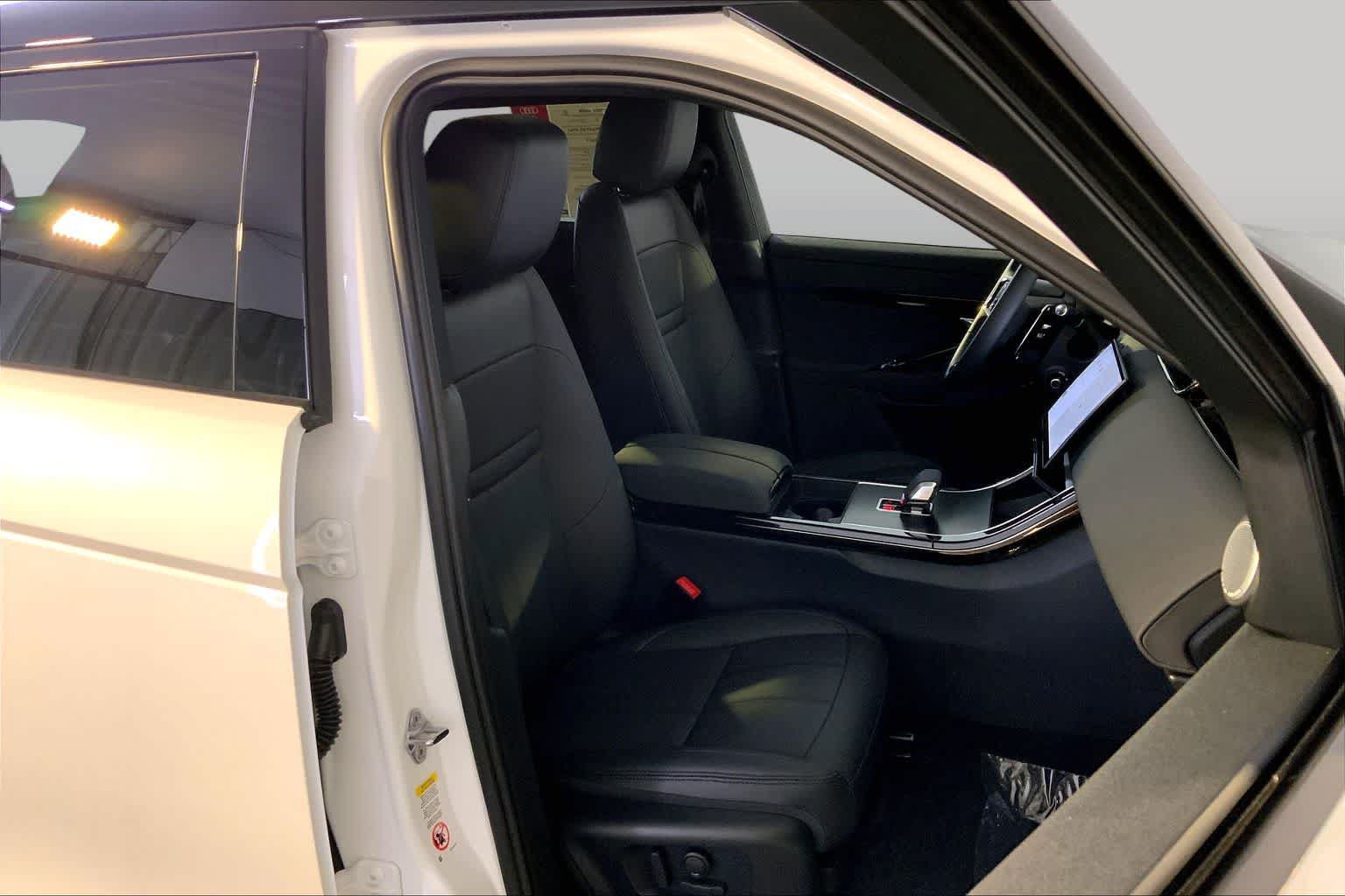 Used 2026 Land Rover Range Rover Evoque Dynamic SE AWD/4WD image 8