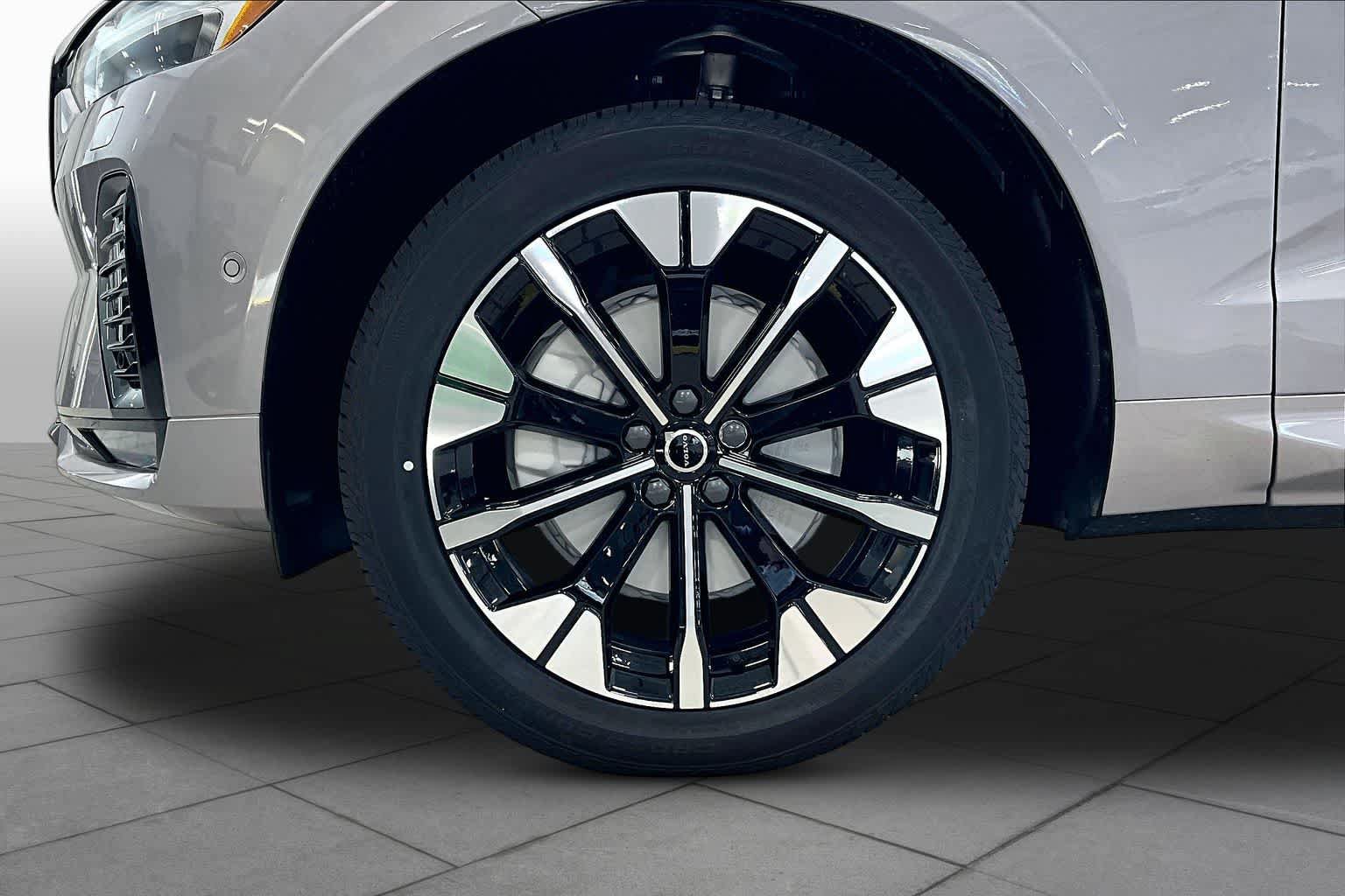 New 2026 Volvo XC60 B5 Plus w/ Protection Package Premier AWD/4WD image 16