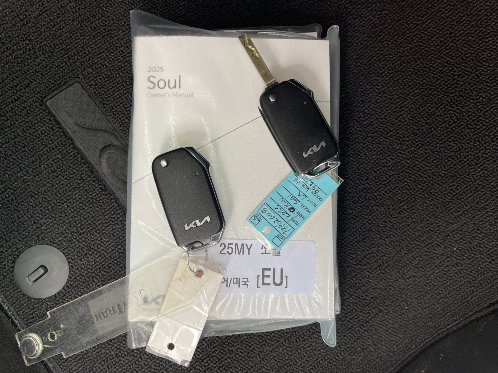 Used 2025 Kia Soul LX image 9