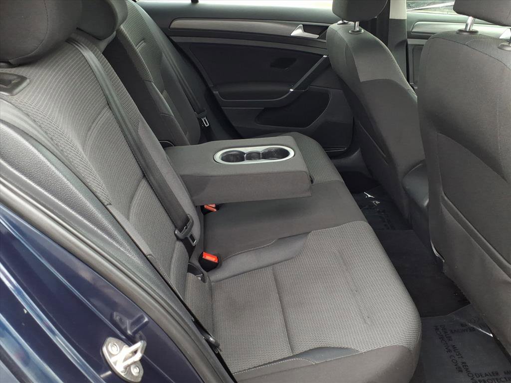 Used 2018 Volkswagen Golf S image 12