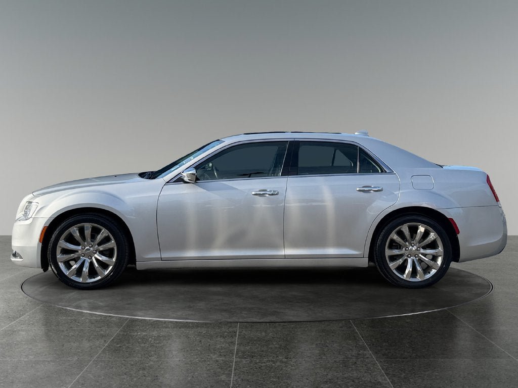 Used 2020 Chrysler 300 Limited RWD image 6