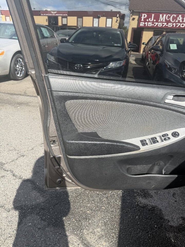 Used 2014 Hyundai Accent GS FWD image 2