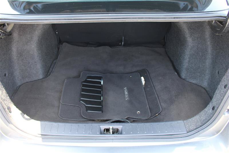 Used 2020 Nissan Versa SR FWD image 13