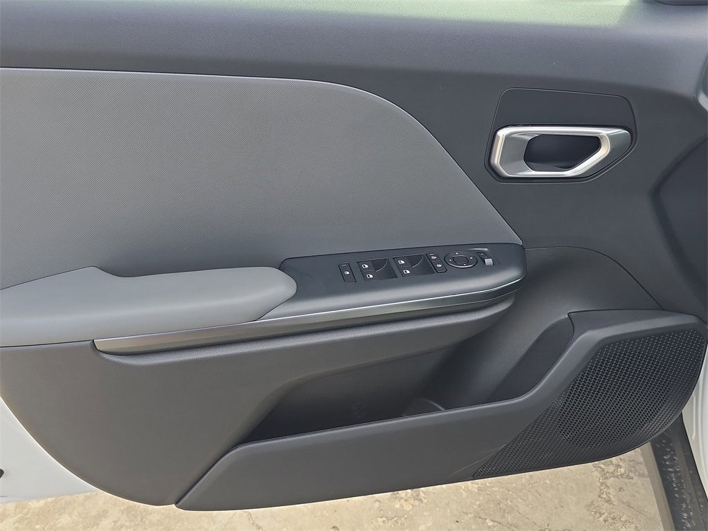 New 2025 Kia K4 LXS image 19