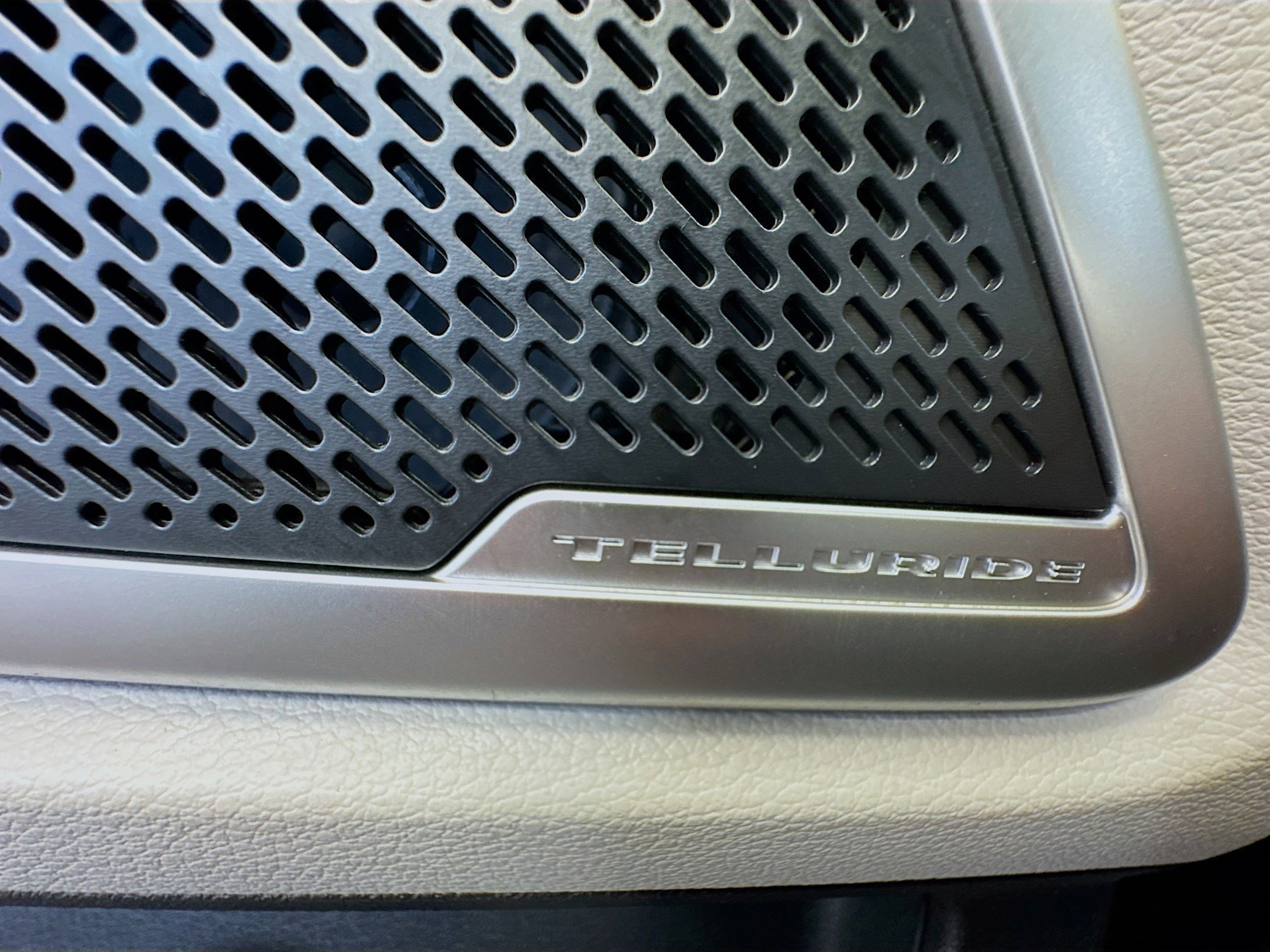 Used 2023 Kia Telluride EX image 12