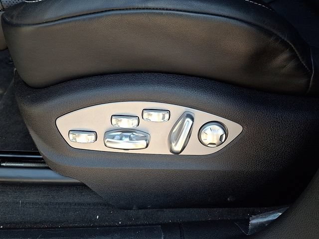 Certified 2025 Porsche Macan AWD/4WD image 14